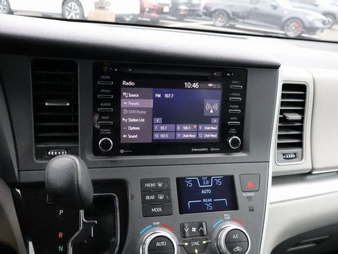 Used 2020 Toyota Sienna LE image 19