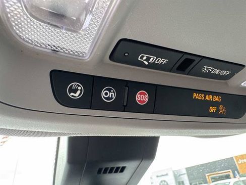 Used 2020 GMC Terrain SLT AWD/4WD image 17