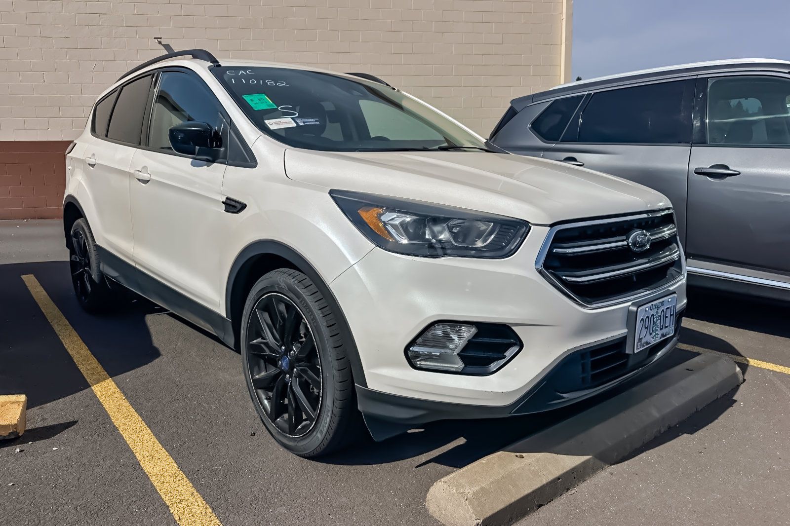 Used 2018 Ford Escape SE w/ SE Sport Appearance Package FWD image 2