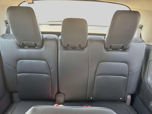 Used 2022 Nissan Pathfinder SL AWD/4WD image 12