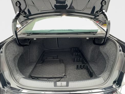 Used 2025 Volkswagen Jetta SE w/ Sunroof Package FWD image 17