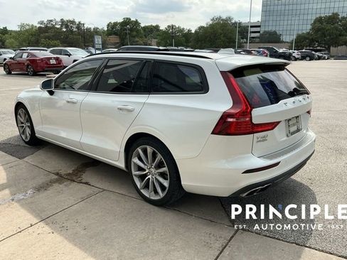 Used 2020 Volvo V60 T5 Momentum image 4