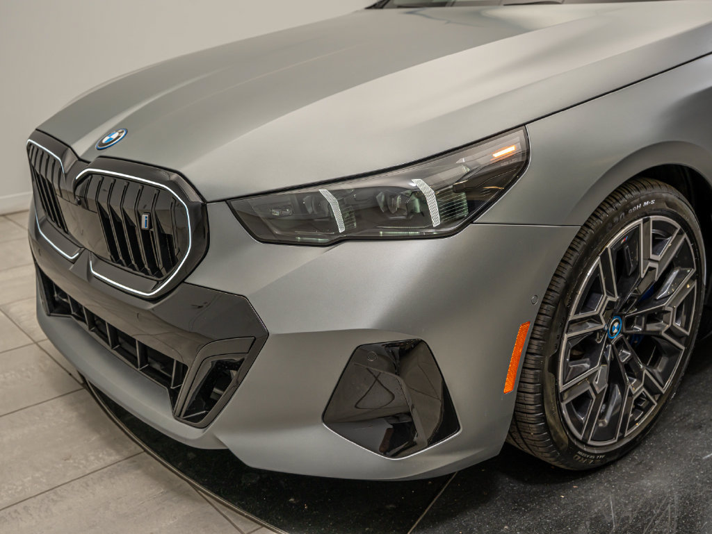 Used 2024 BMW i5 eDrive40i w/ M Sport Package RWD image 3