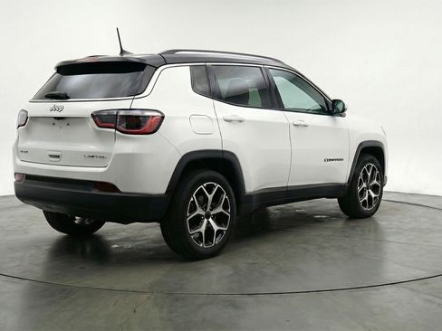 Used 2025 Jeep Compass Limited image 9