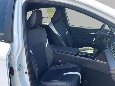 Used 2025 Toyota Camry SE w/ Convenience Package image 28