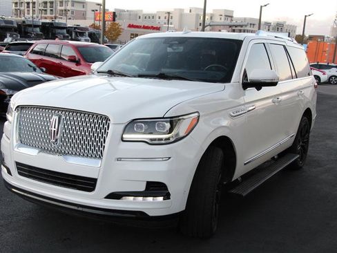 Used 2022 Lincoln Navigator Reserve image 4