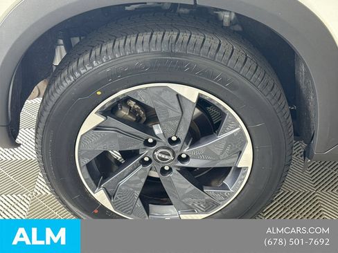 Used 2025 Nissan Rogue SV FWD image 21
