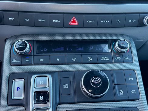 Used 2025 Hyundai Palisade SEL FWD image 12
