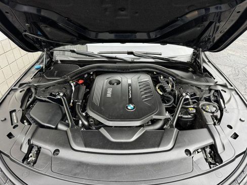 Used 2017 BMW 740i image 2