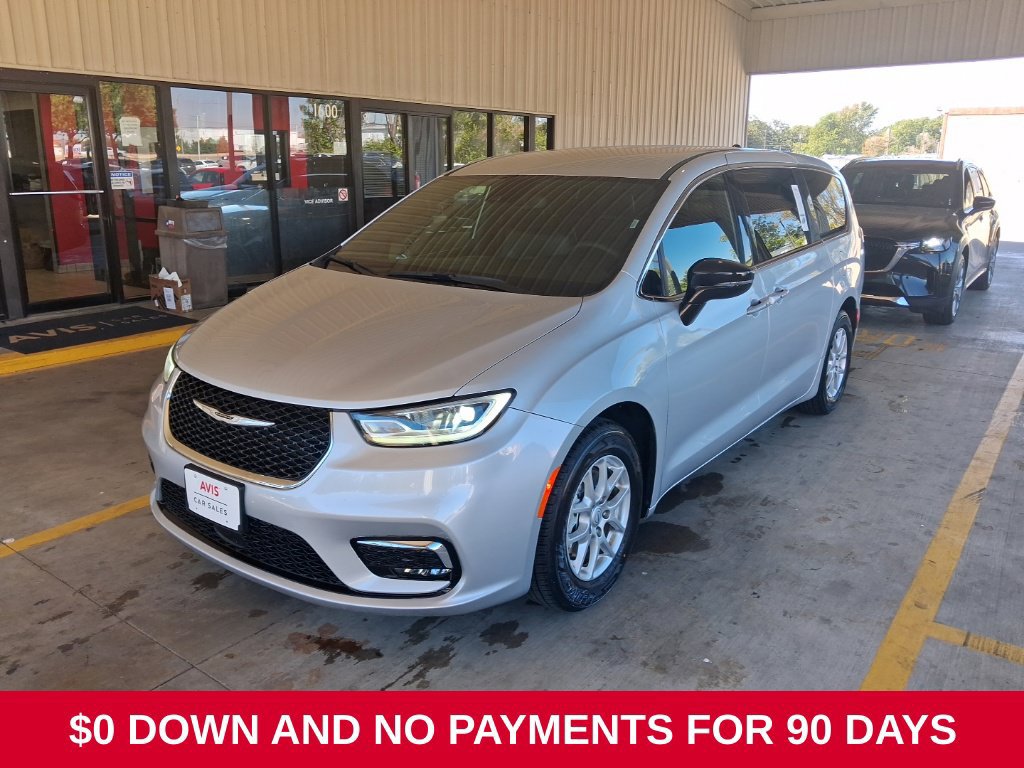 Used 2026 Chrysler Pacifica Select FWD image 1