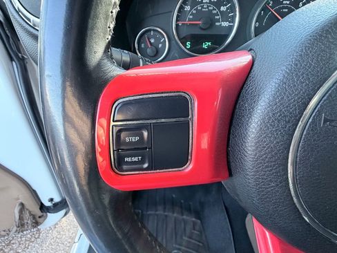 Used 2014 Jeep Wrangler Unlimited Rubicon image 15