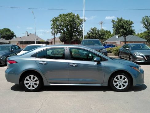 Used 2025 Toyota Corolla LE FWD image 5