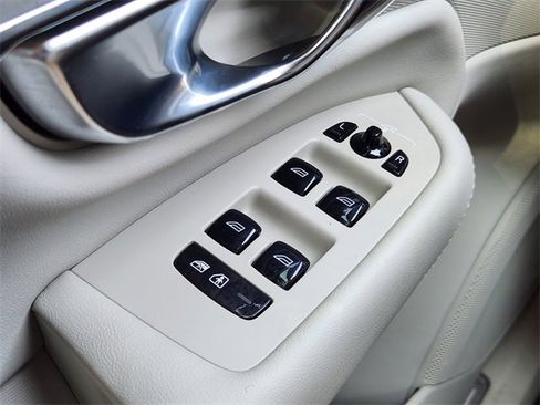 Certified 2025 Volvo XC90 T8 Plus w/ Protection Package Premier image 25