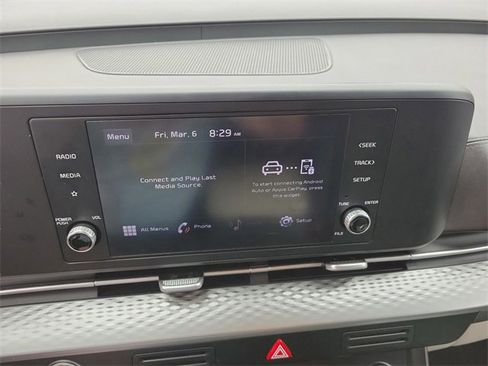 Used 2022 Kia Carnival LX image 20