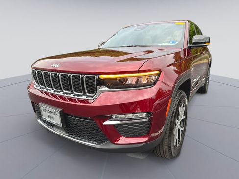 Used 2024 Jeep Grand Cherokee Limited w/ Luxury Tech Group II AWD/4WD image 5