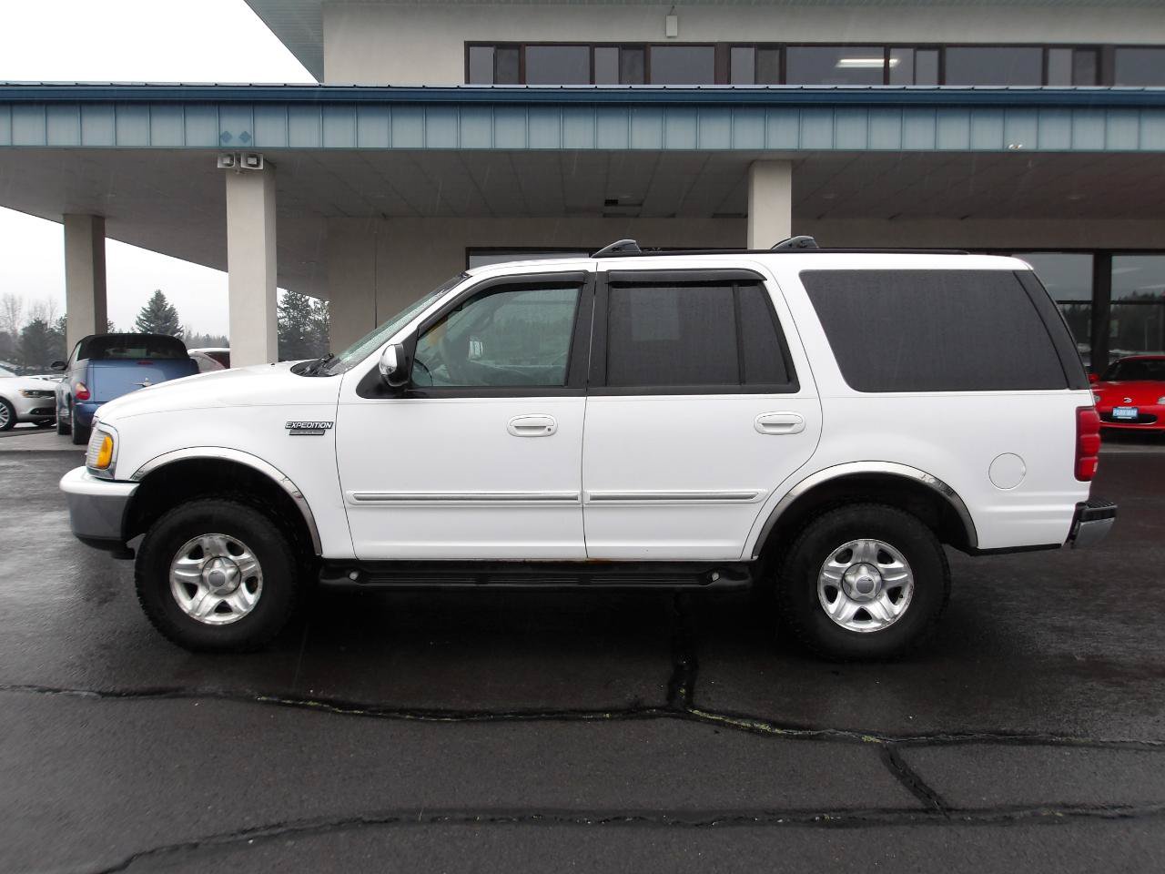 Used 1998 Ford Expedition XLT AWD/4WD image 2