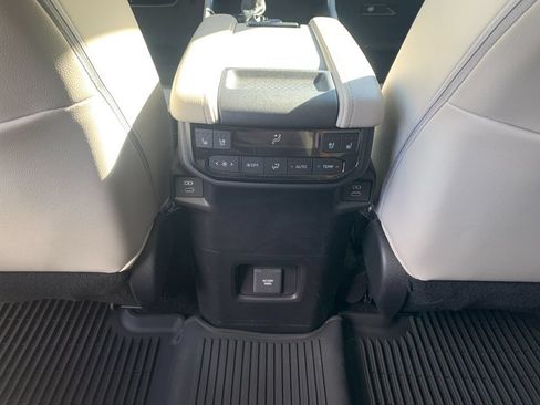 Used 2025 Toyota Grand Highlander AWD image 15