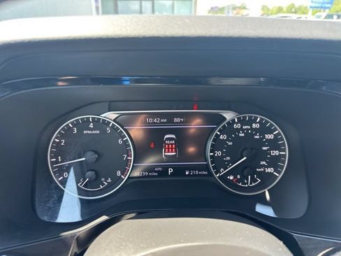 Used 2025 Nissan Pathfinder SV AWD/4WD image 19
