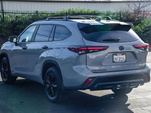 Certified 2024 Toyota Highlander XLE image 5