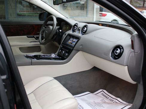 Used 2017 Jaguar XJ R-Sport image 16
