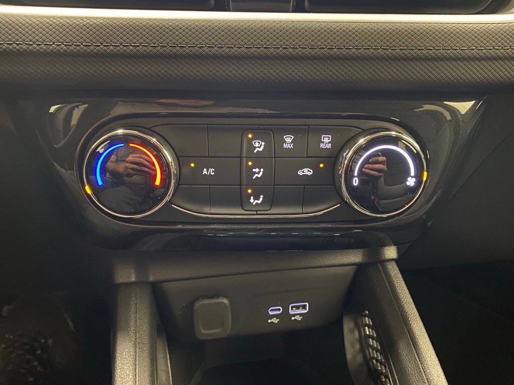 Used 2025 Chevrolet TrailBlazer LT AWD/4WD image 20