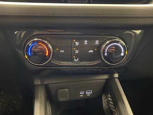Used 2025 Chevrolet TrailBlazer LT AWD/4WD image 20