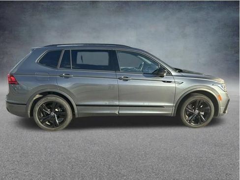 Used 2024 Volkswagen Tiguan SE R-Line FWD image 9