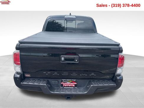 Used 2021 Toyota Tacoma TRD Off-Road w/ TRD Premium Off Road Package AWD/4WD image 13