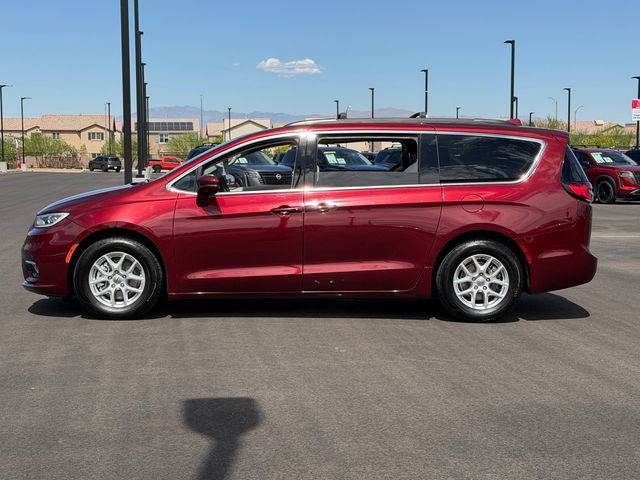 Used 2022 Chrysler Pacifica Touring-L FWD image 2