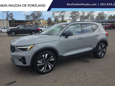 Used 2025 Volvo XC40 B5 Ultra AWD/4WD image 1