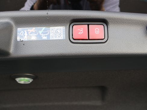 Certified 2025 Mercedes-Benz C 300 Sedan image 22