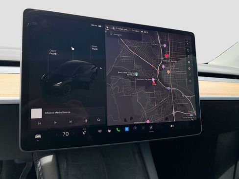 Used 2024 Tesla Model Y Long Range AWD/4WD image 12