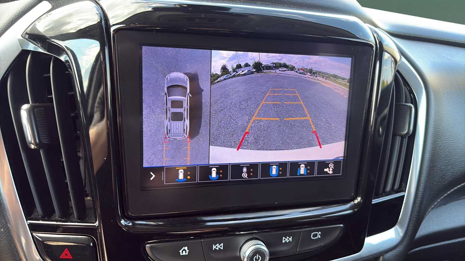 Used 2021 Chevrolet Traverse RS AWD/4WD image 12