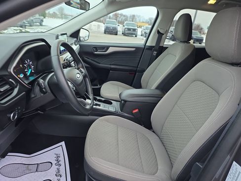 Used 2022 Ford Escape SE w/ Cold Weather Package image 19