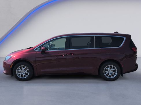 Used 2019 Chrysler Pacifica LX FWD image 3