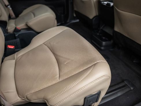 Certified 2024 Toyota Sienna Limited FWD image 35