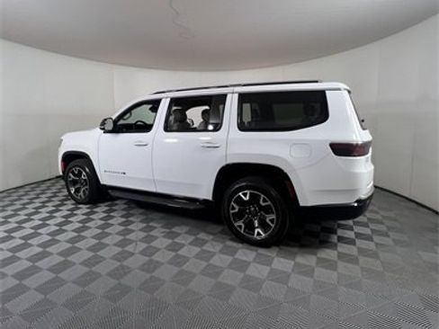 Used 2024 Jeep Wagoneer Series III w/ Flexible Seating Group image 4