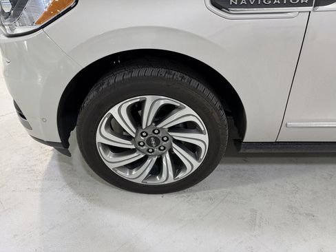Used 2023 Lincoln Navigator Reserve image 9