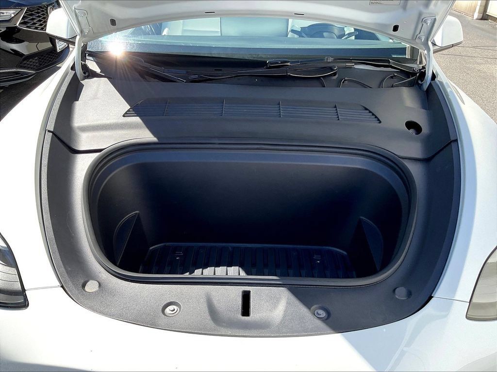 Used 2024 Tesla Model Y Long Range AWD/4WD image 29