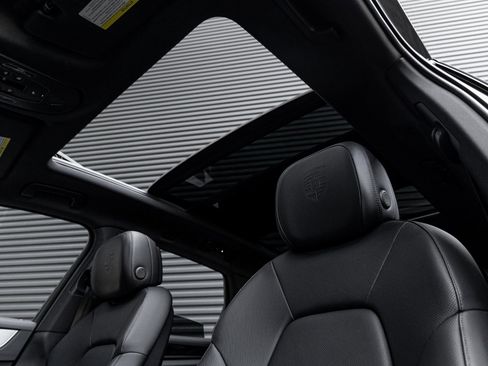 Certified 2025 Porsche Cayenne image 14