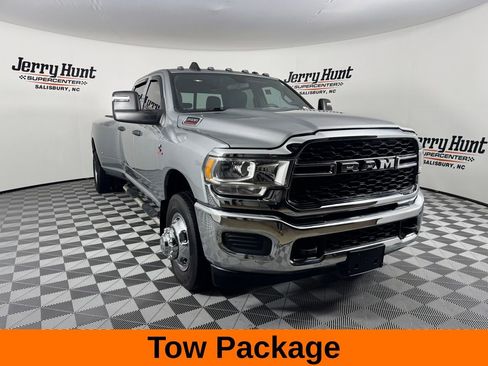 Used 2024 RAM 3500 Tradesman w/ Chrome Appearance Group image 5