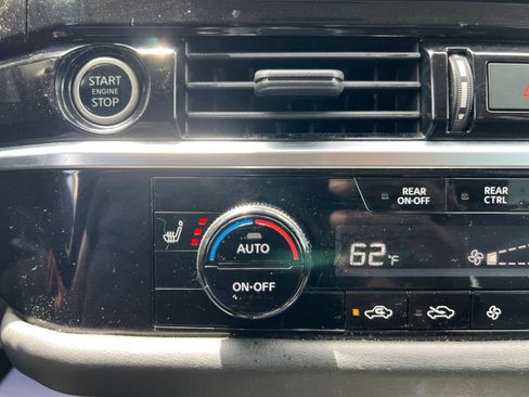 Used 2022 Nissan Pathfinder SV AWD/4WD image 33