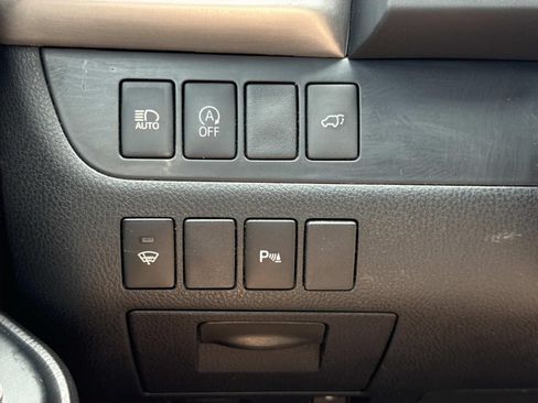 Used 2018 Toyota Highlander Limited AWD/4WD image 19