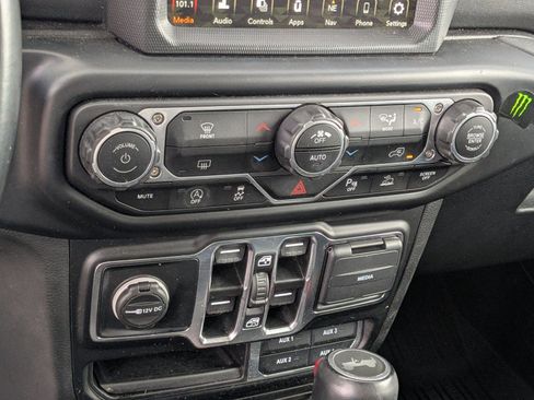 Used 2022 Jeep Wrangler Unlimited Sahara AWD/4WD image 14
