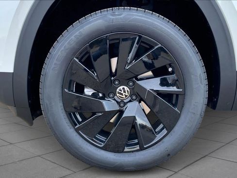 New 2026 Volkswagen Atlas Cross Sport SE AWD/4WD image 12