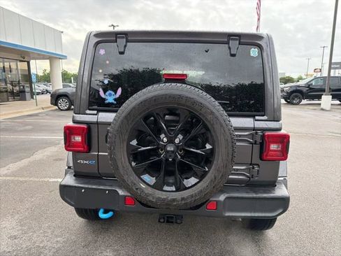 Used 2022 Jeep Wrangler Unlimited Sahara w/ Cold Weather Group AWD/4WD image 5