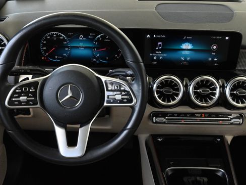 Used 2022 Mercedes-Benz GLB 250 4MATIC image 17