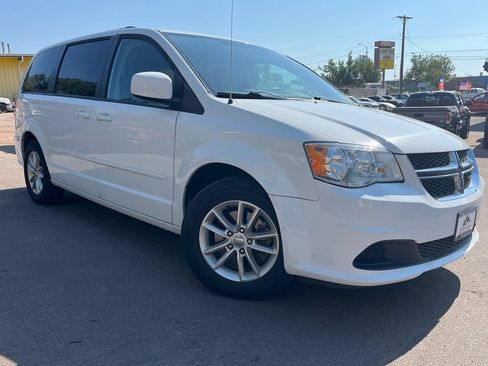 Used 2016 Dodge Grand Caravan SXT w/ Rear Park Assist Package FWD image 1