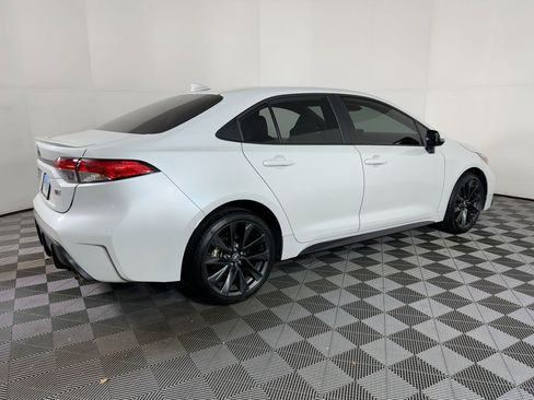 Used 2024 Toyota Corolla SE w/ SE Premium Package image 7