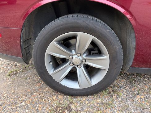 Used 2019 Dodge Challenger SXT image 10